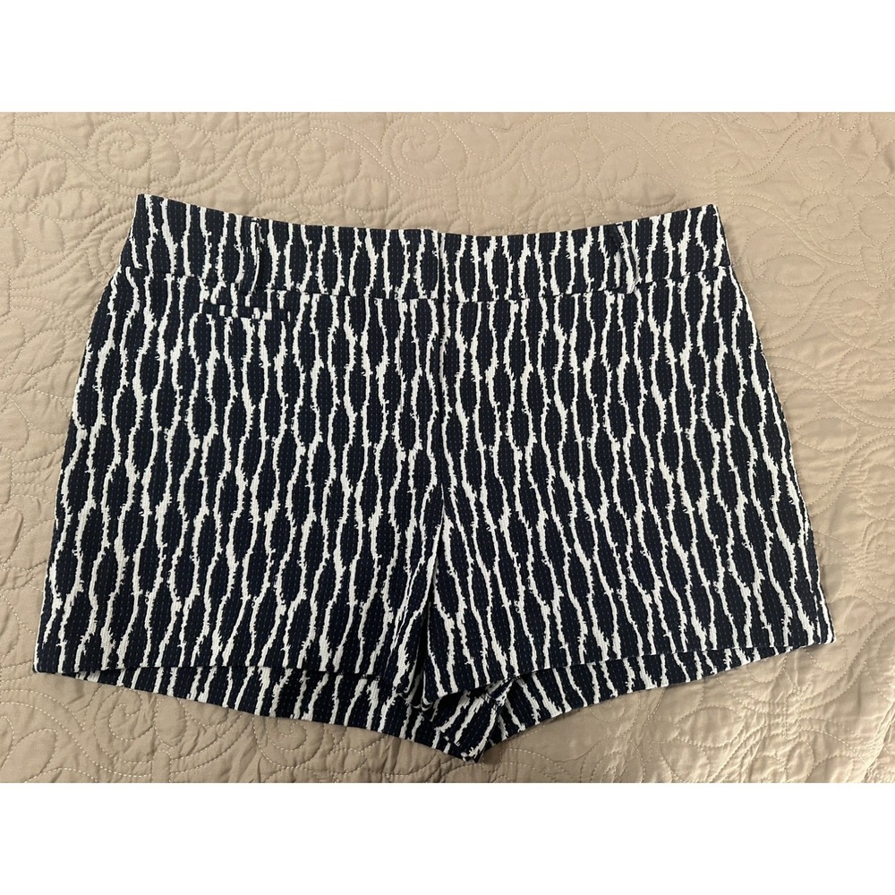 Loft Riviera Women's Navy & White Textured Shorts Size 12 4"‎